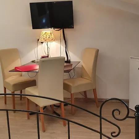 Karmelita Boutique Apartman Sopron Room photo